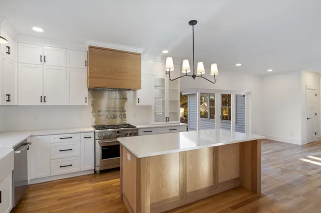 $1,399,999 | 16 Briar Road, Hampton, NH 03842