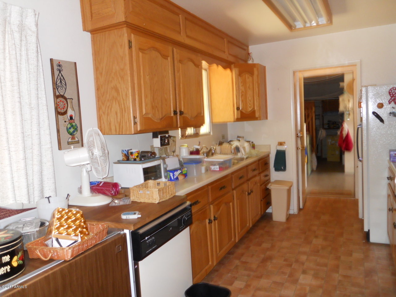 3602 South Newberry Road Tempe, AZ 85282 - Photo 4 of 10 kitchen