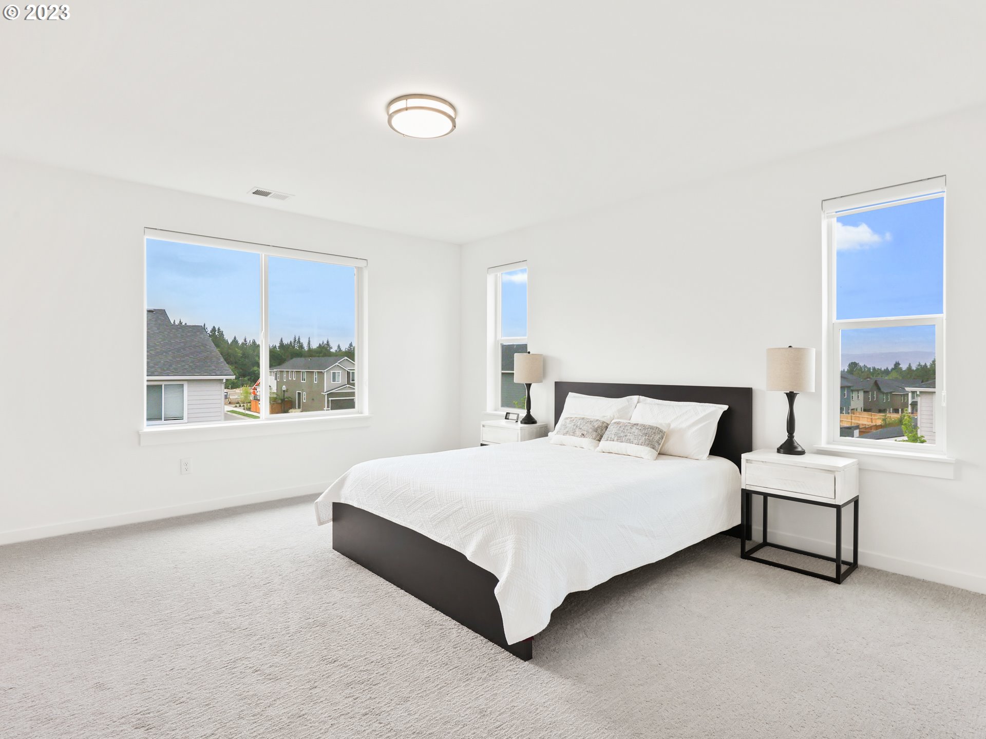 3005 North Mccanta Way Ridgefield, WA 98642 - Photo 17 of 37 a large bed sitting in a bedroom next to a window