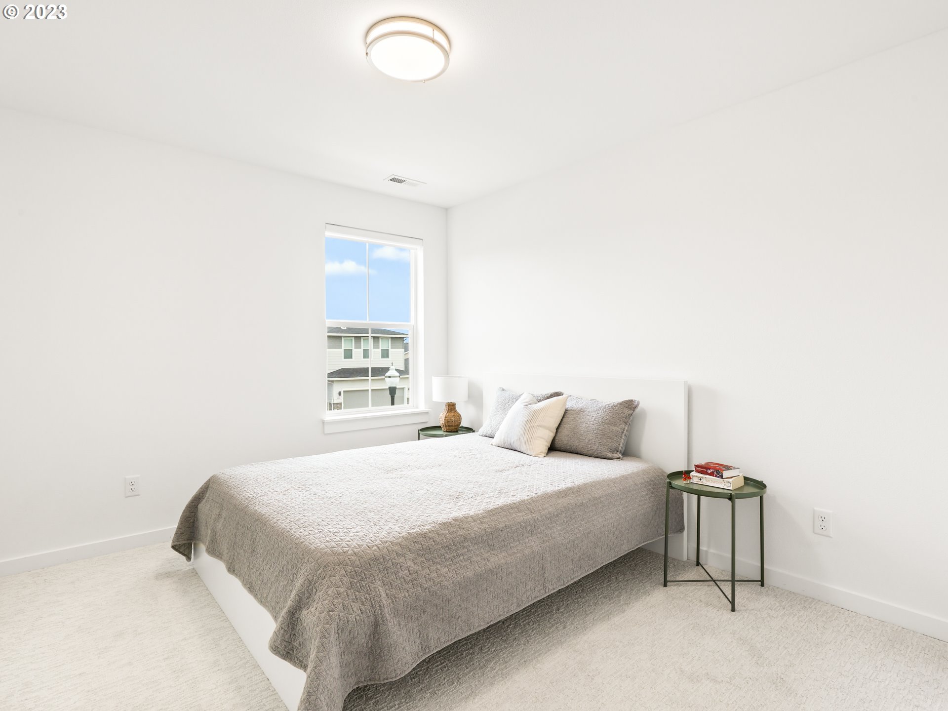 3005 North Mccanta Way Ridgefield, WA 98642 - Photo 23 of 37 a bedroom with a bed and a lamp
