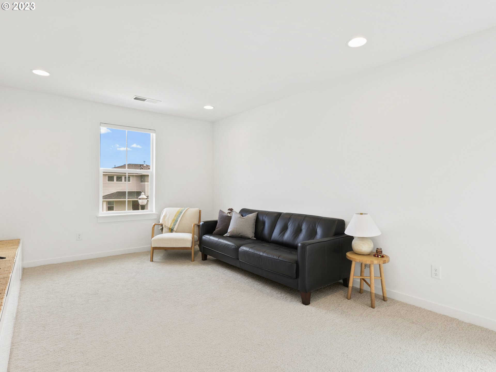 3005 North Mccanta Way Ridgefield, WA 98642 - Photo 28 of 37 a living room with furniture and a window