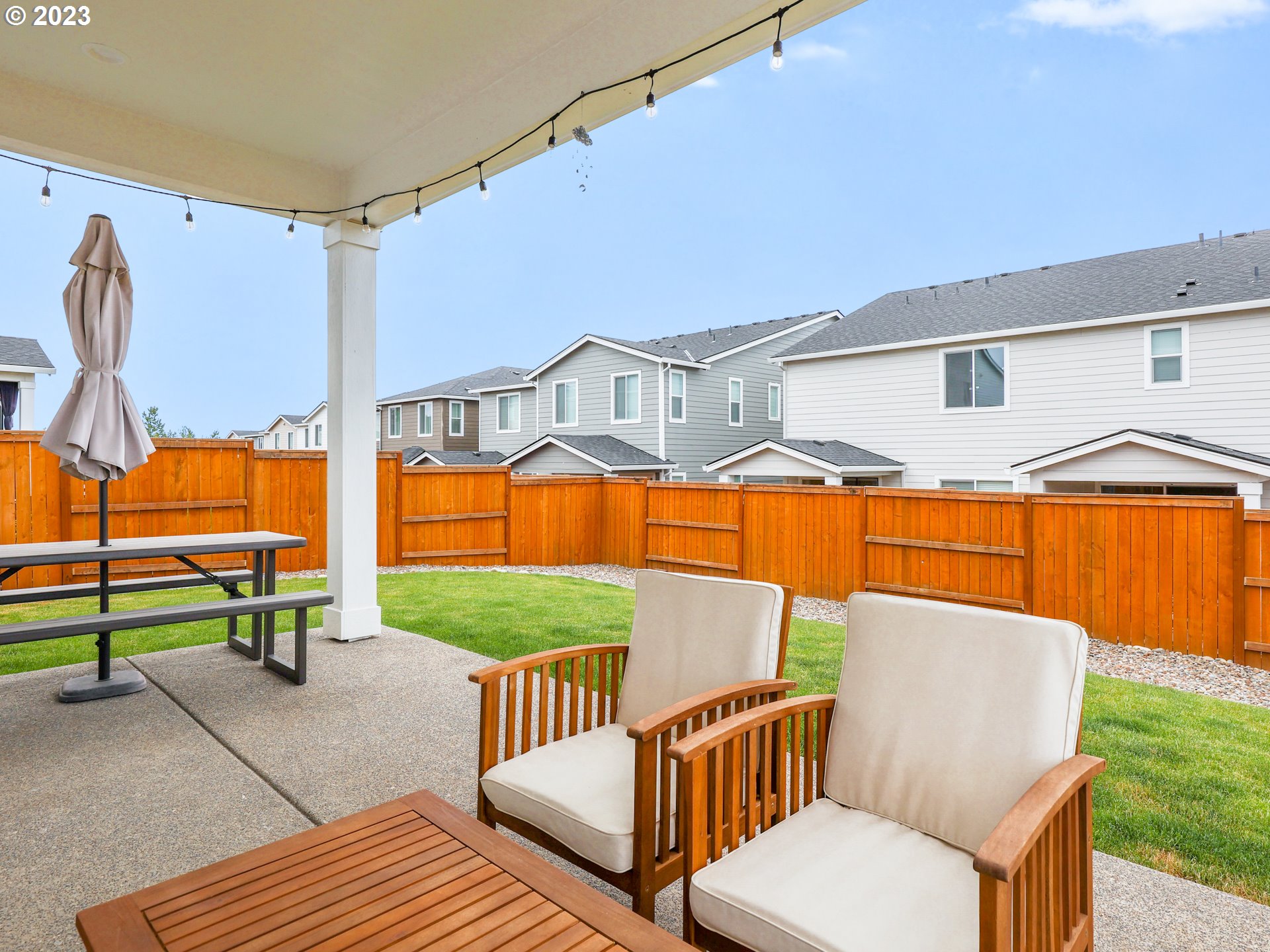 3005 North Mccanta Way Ridgefield, WA 98642 - Photo 33 of 37 a view of a chairs and table in the patio