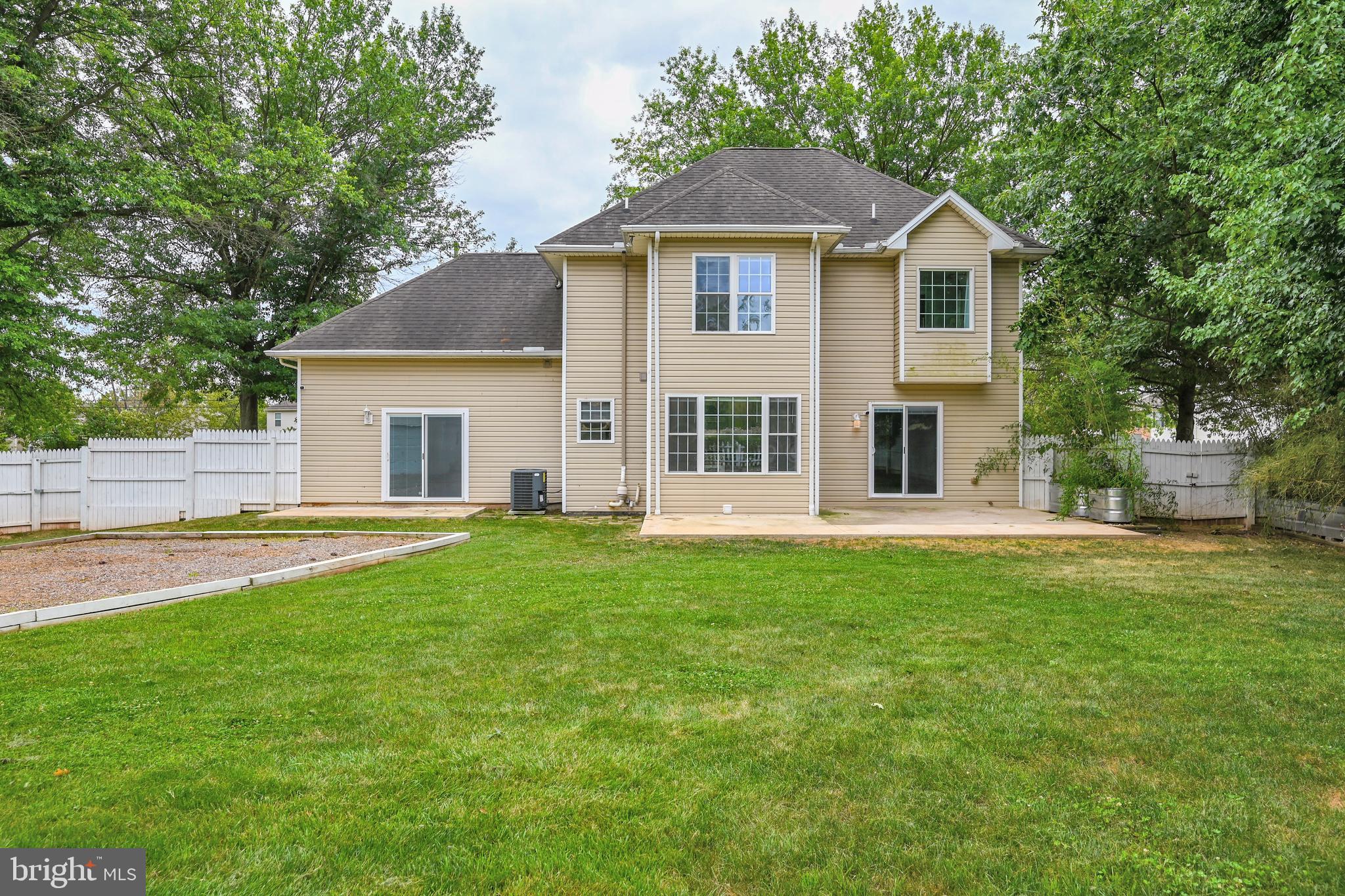 2079 Greenbriar Road York, PA 17404 - Photo 3 of 47