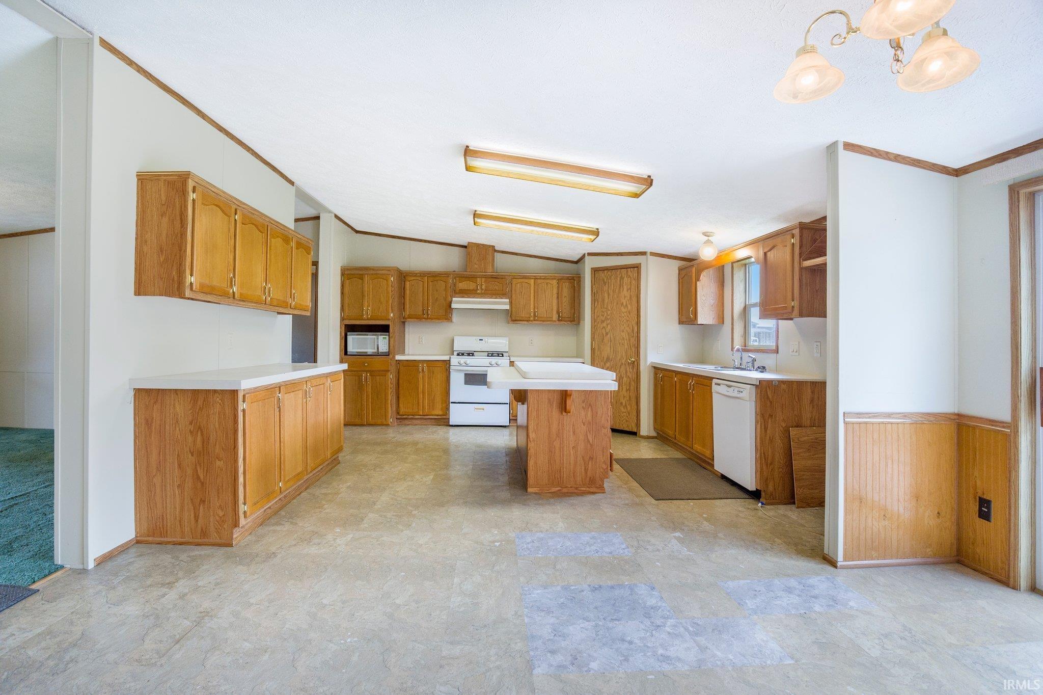 14205 Dunton Road Fort Wayne, IN 46845 - Photo 10 of 33