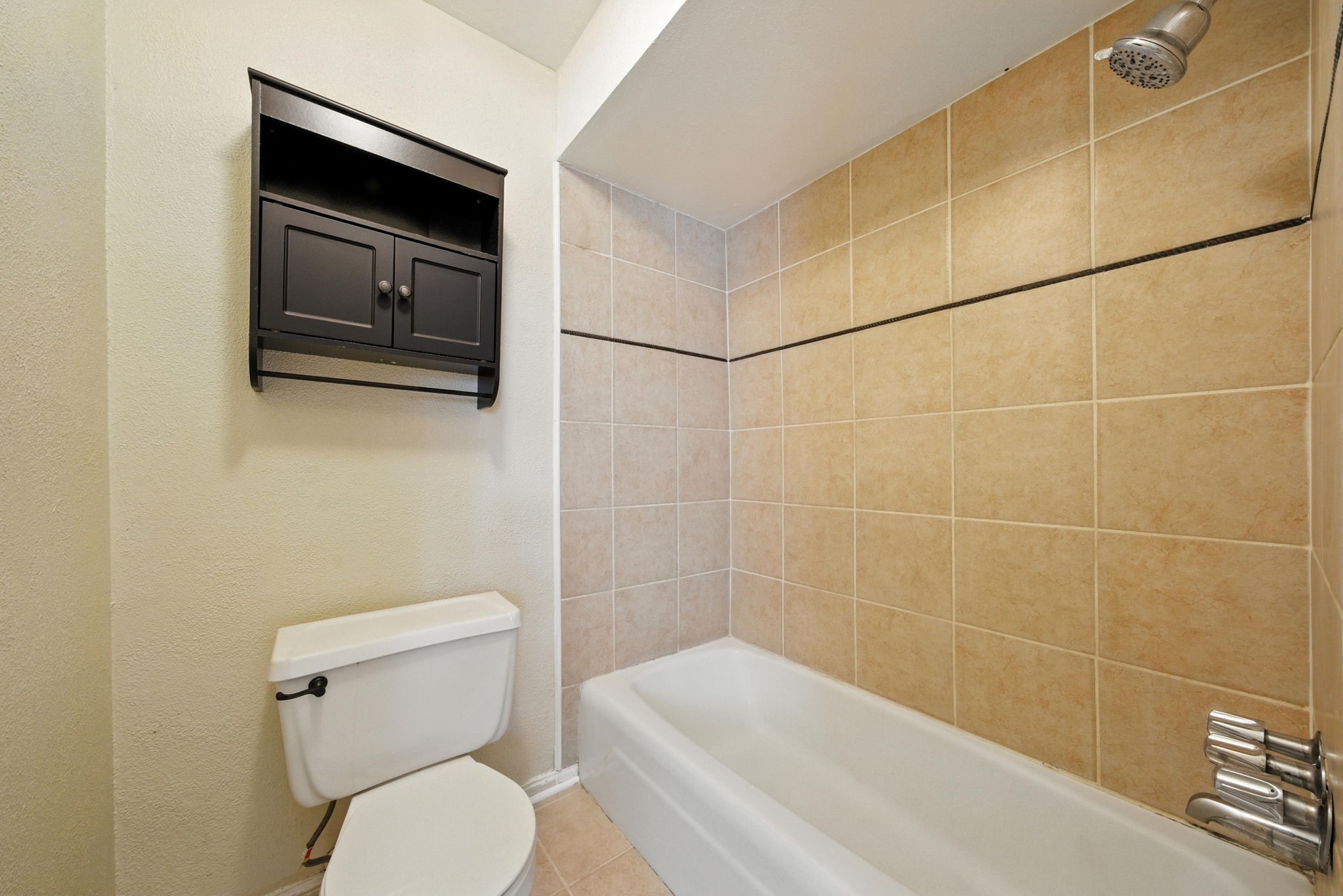 10666 Hazelhurst Drive, Unit 22 Houston, TX 77043 - Photo 11 of 19 Primary Bath 1