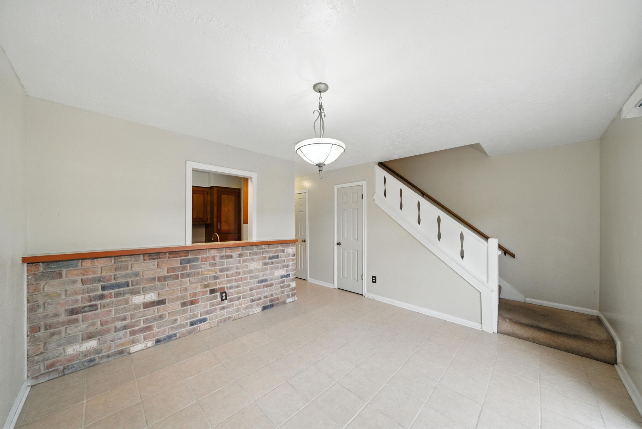 10666 Hazelhurst Drive, Unit 22 Houston, TX 77043 - Photo 8 of 19 Dining 3