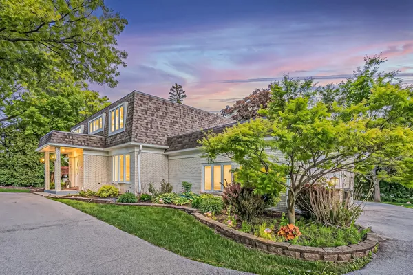 $999,000 | 15 Devonshire Drive, Oak Brook, IL 60523