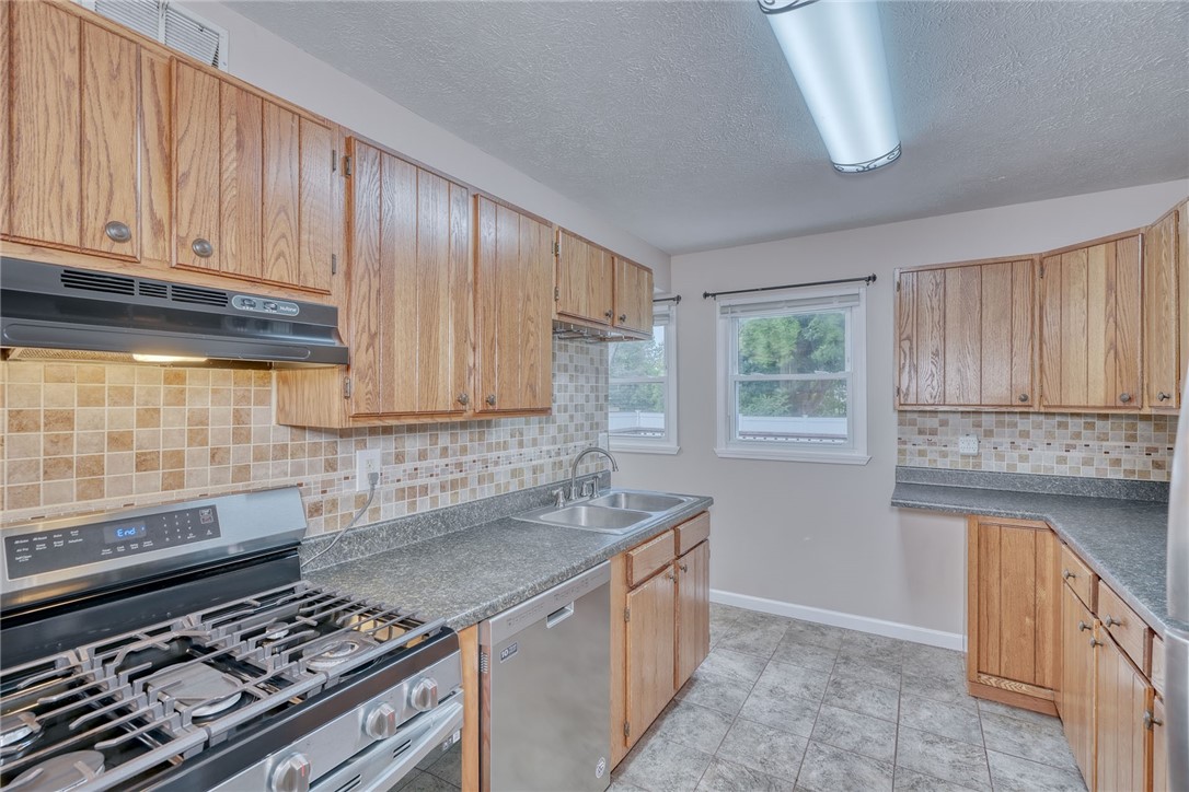 1252 State Road Webster, NY 14580 - Photo 18 of 43 KITCHEN