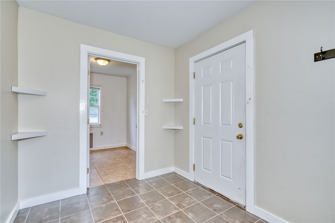 1252 State Road Webster, NY 14580 - Photo 19 of 43 MUDROOM - DOOR TO GARAGE & OFFICE