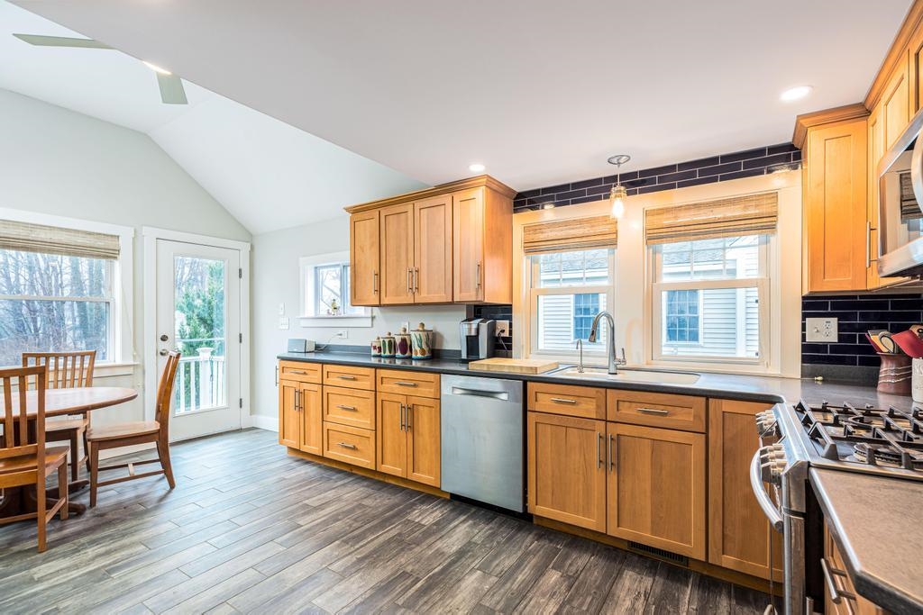 70 Washington Street Exeter, NH 03833 - Photo 9 of 42