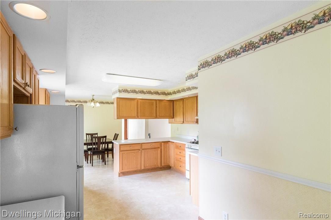 44574 Ecorse Road Belleville, MI 48111 - Photo 13 of 39 Kitchen