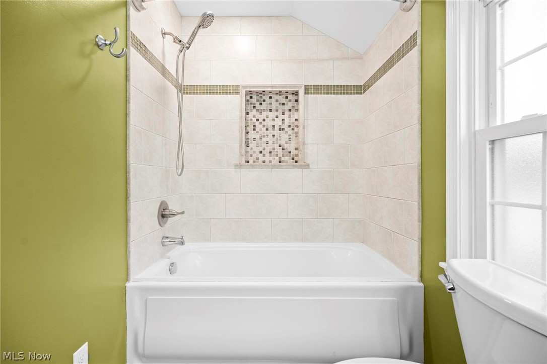 1272 Gordon Road Lyndhurst, OH 44124 - Photo 18 of 30 Gallery Image 18