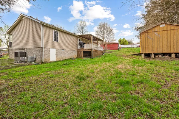 a view of a house with backyard