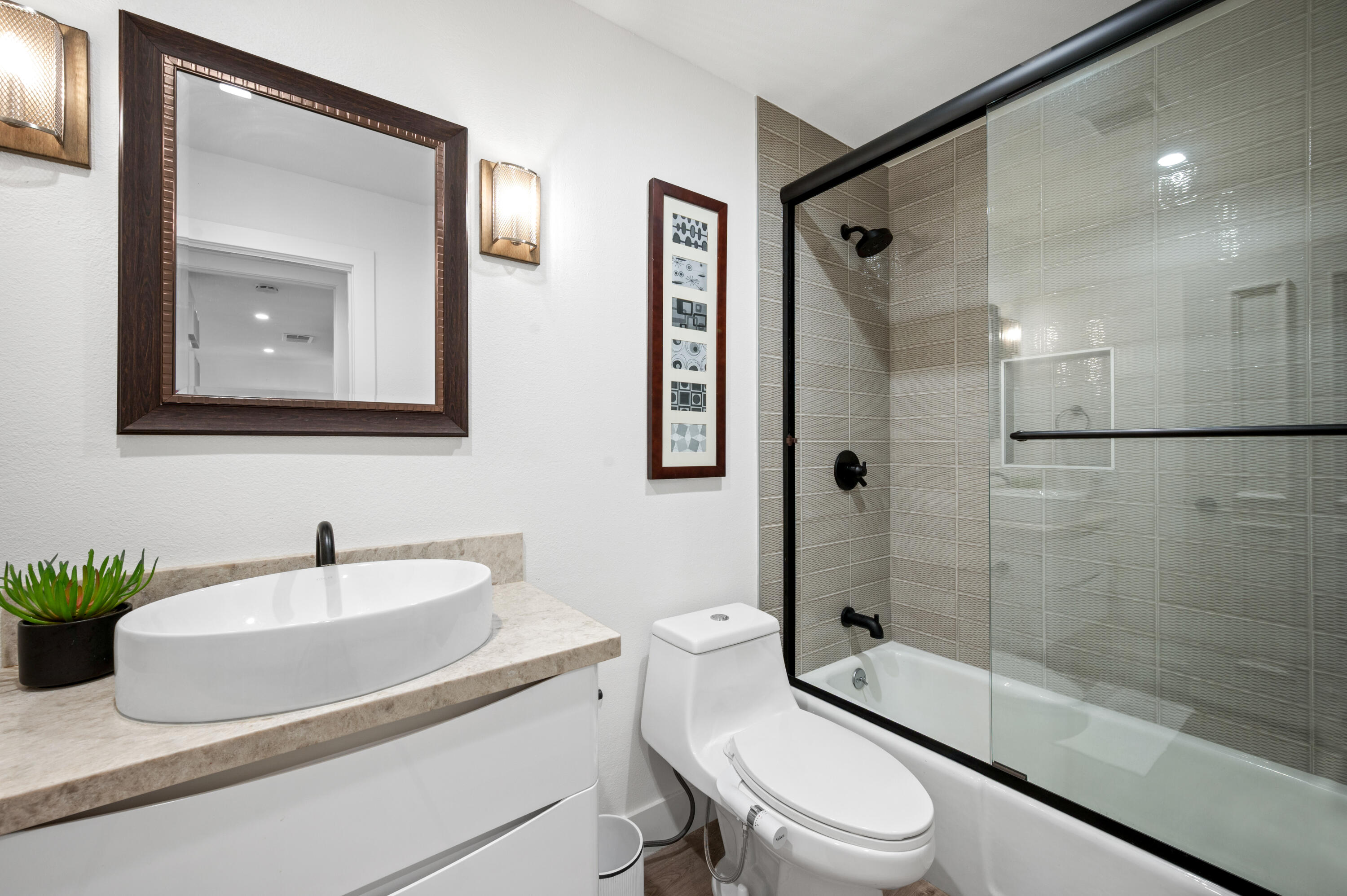 87 Magdalena Drive Rancho Mirage, CA 92270 - Photo 19 of 37 Bathroom 2