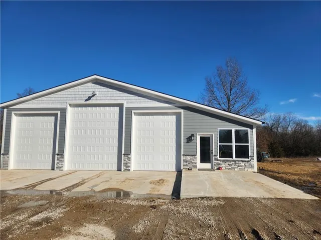 $595,000 | 13685 Northeast County Road 353, Adrian, MO 64720