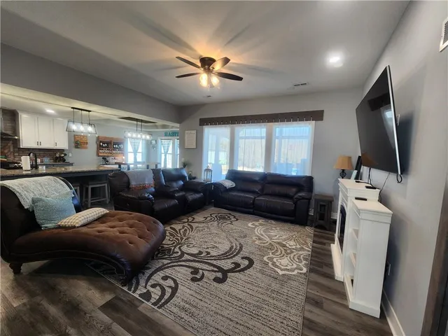 $595,000 | 13685 Northeast County Road 353, Adrian, MO 64720