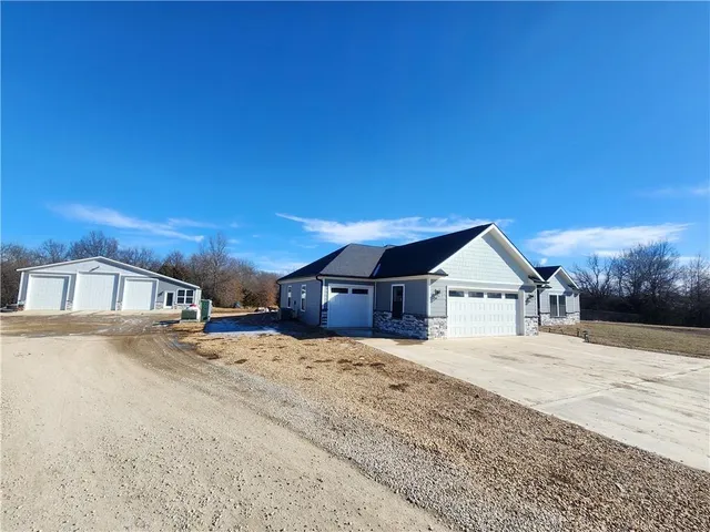 $595,000 | 13685 Northeast County Road 353, Adrian, MO 64720