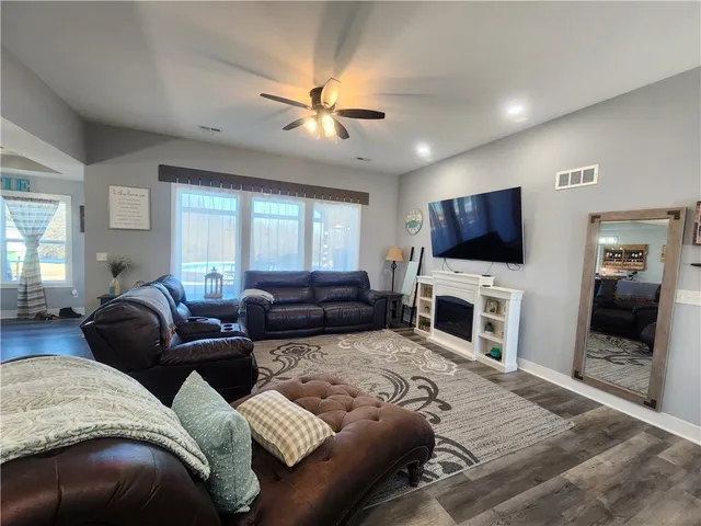 $595,000 | 13685 Northeast County Road 353, Adrian, MO 64720