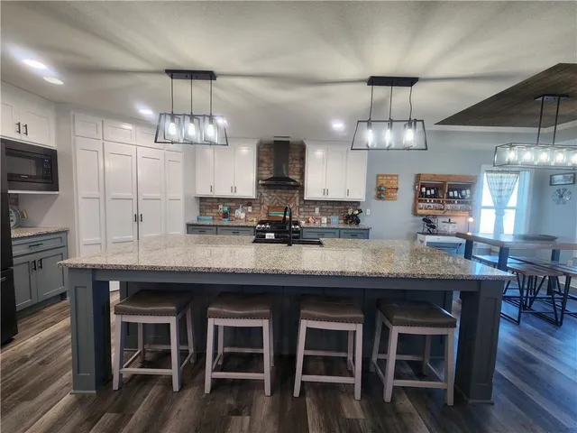 $595,000 | 13685 Northeast County Road 353, Adrian, MO 64720