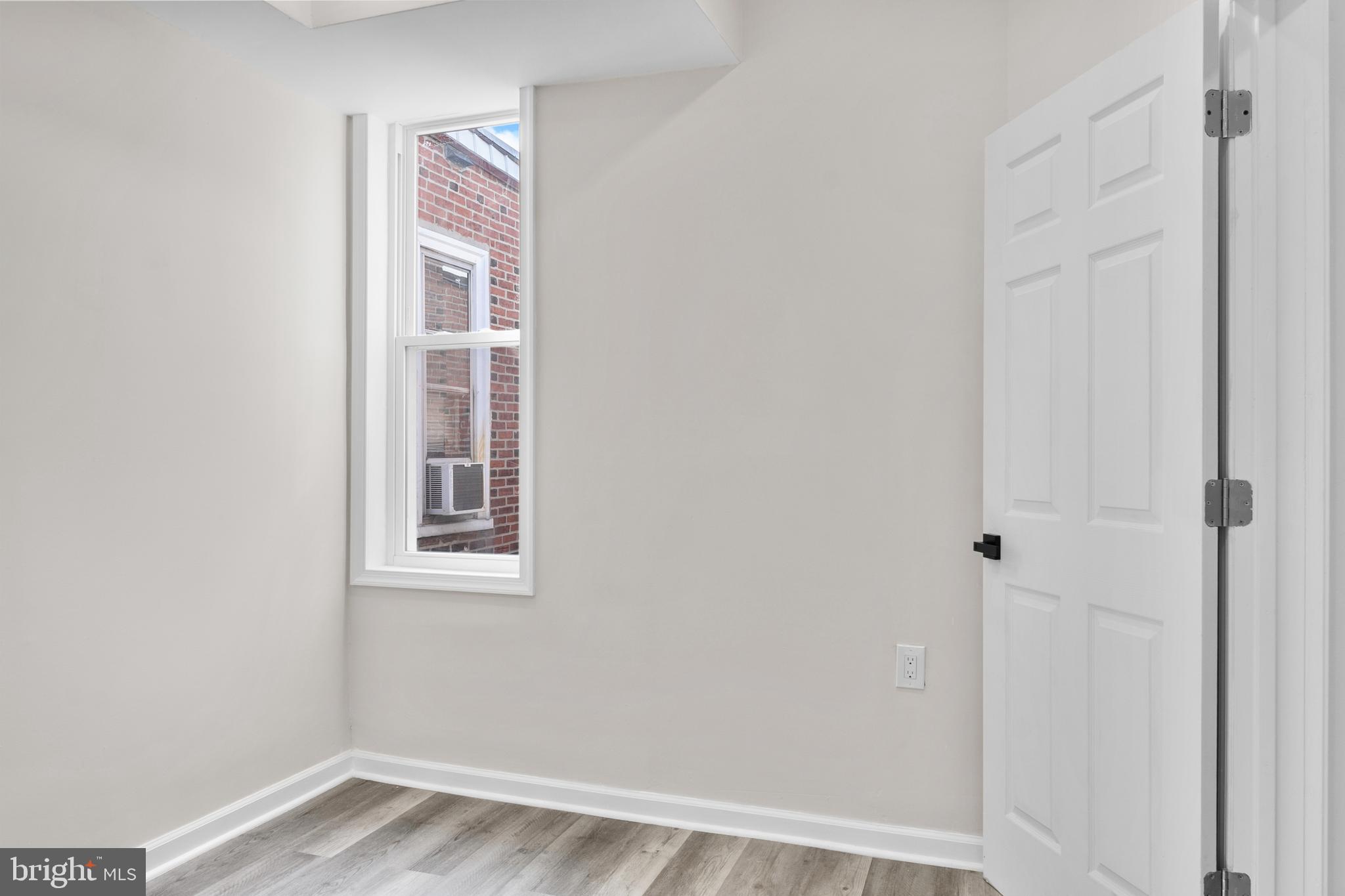 5516 Catharine Street Philadelphia, PA 19143 - Photo 27 of 44 middle room