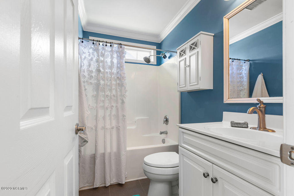 129 Watersfield Road Leland, NC 28451 - Photo 12 of 23 12-hall_bath