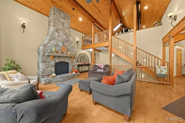 $1,000,000 | 1003 Berry Lane, Edwardsville, IL 62025