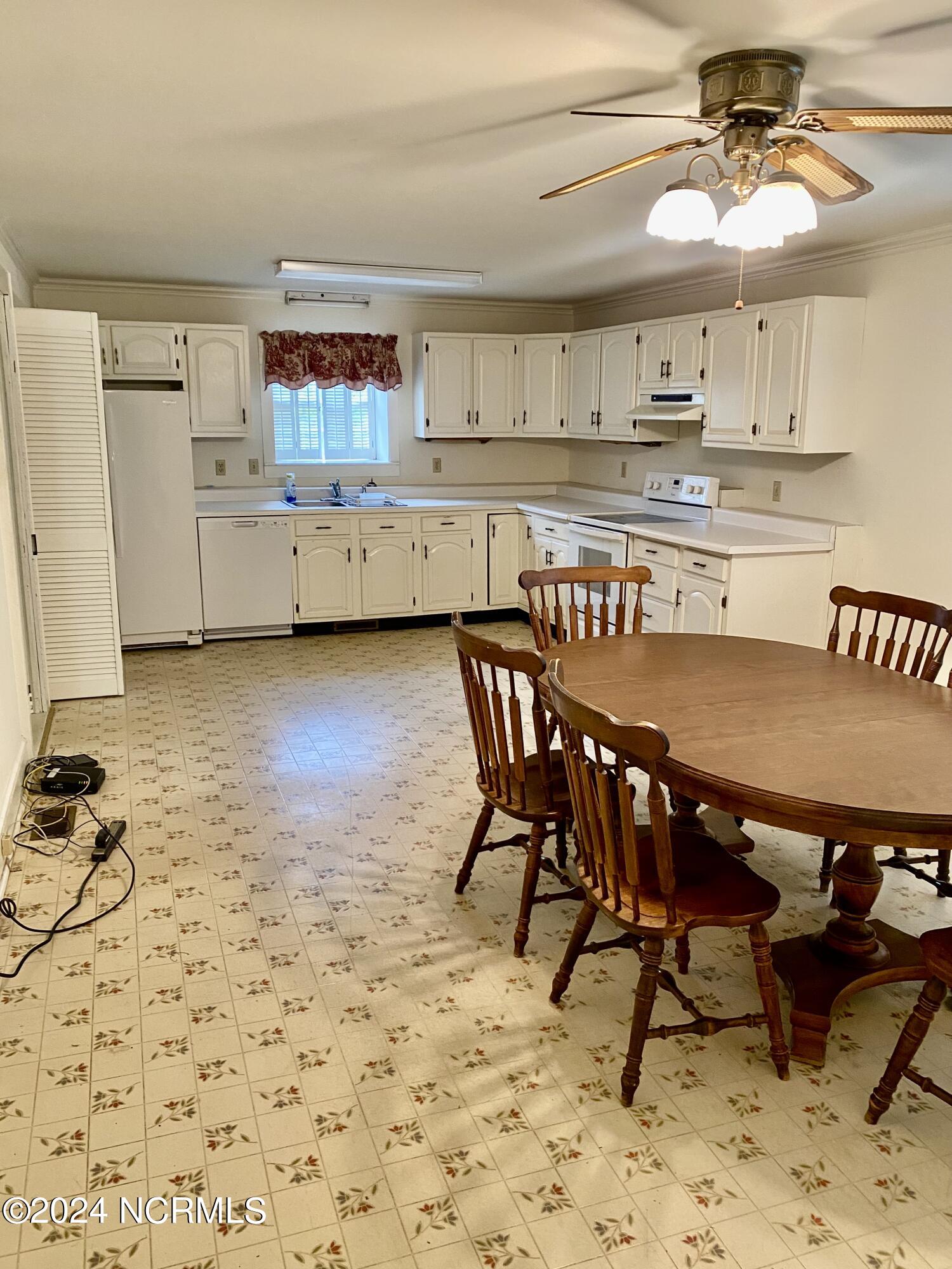 1687 Rams Horn Road Greenville, NC 27834 - Photo 3 of 26 Kitchen