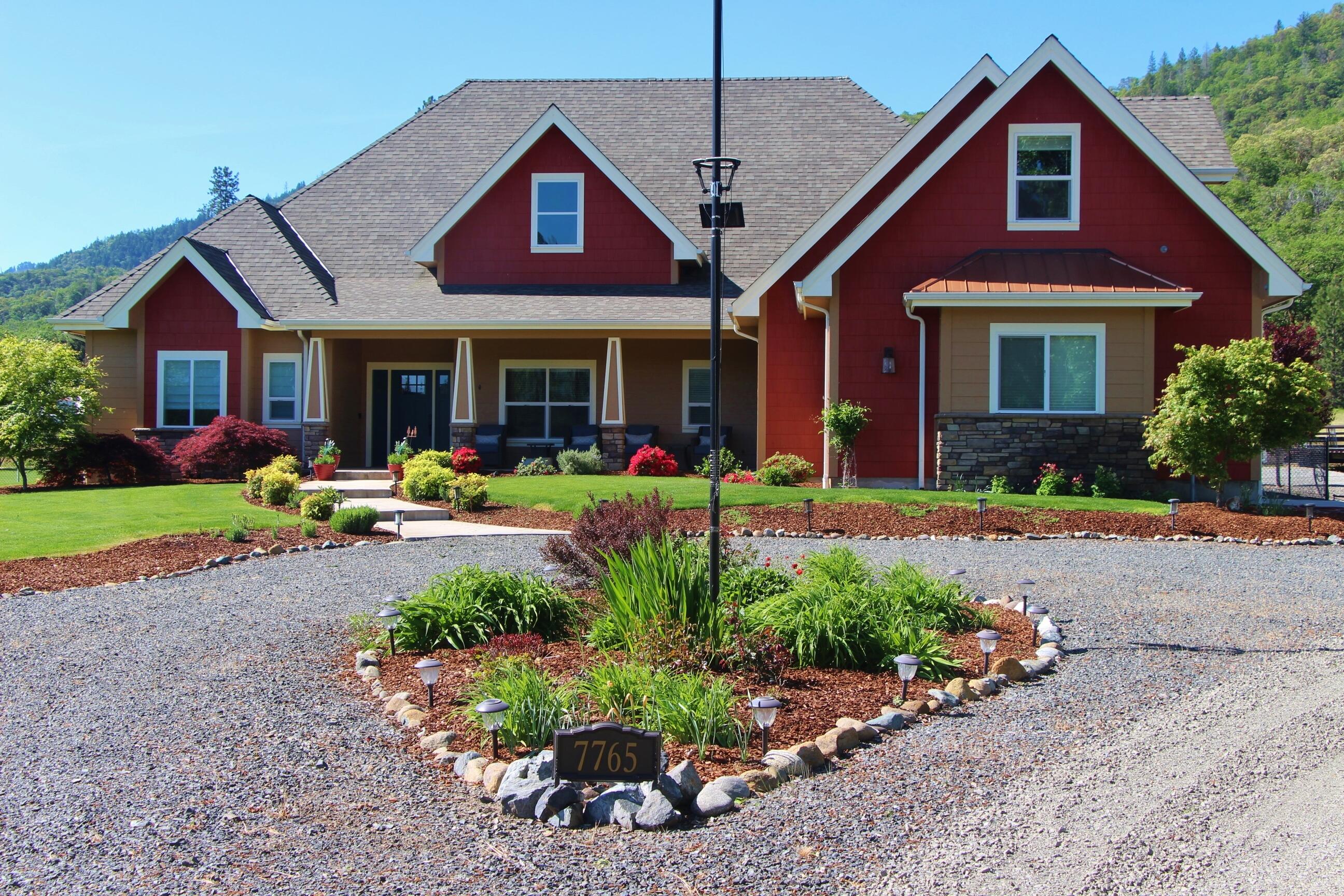7765 Colonial Way Central Point, OR 97502 - Photo 4 of 50 02