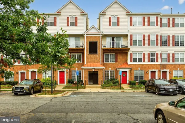 $439,900 | 2492 Quick Street, Unit 103, Herndon, VA 20171