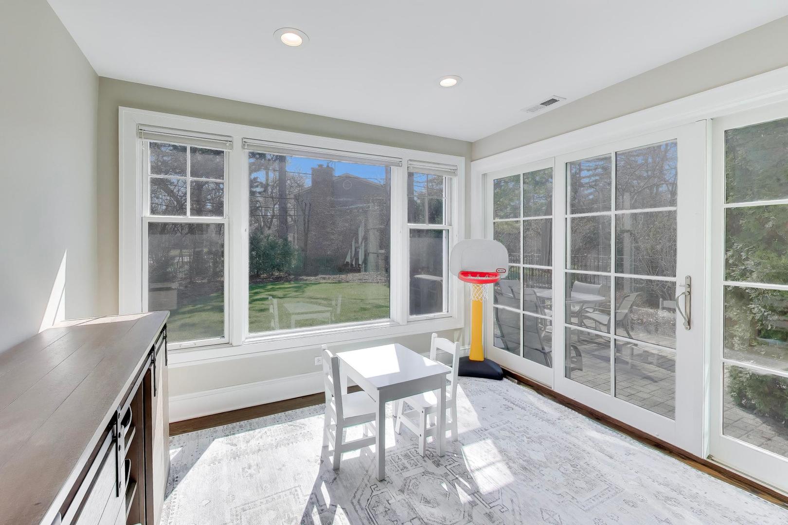 527 Mayfair Road Arlington Heights, IL 60005 - Photo 13 of 34