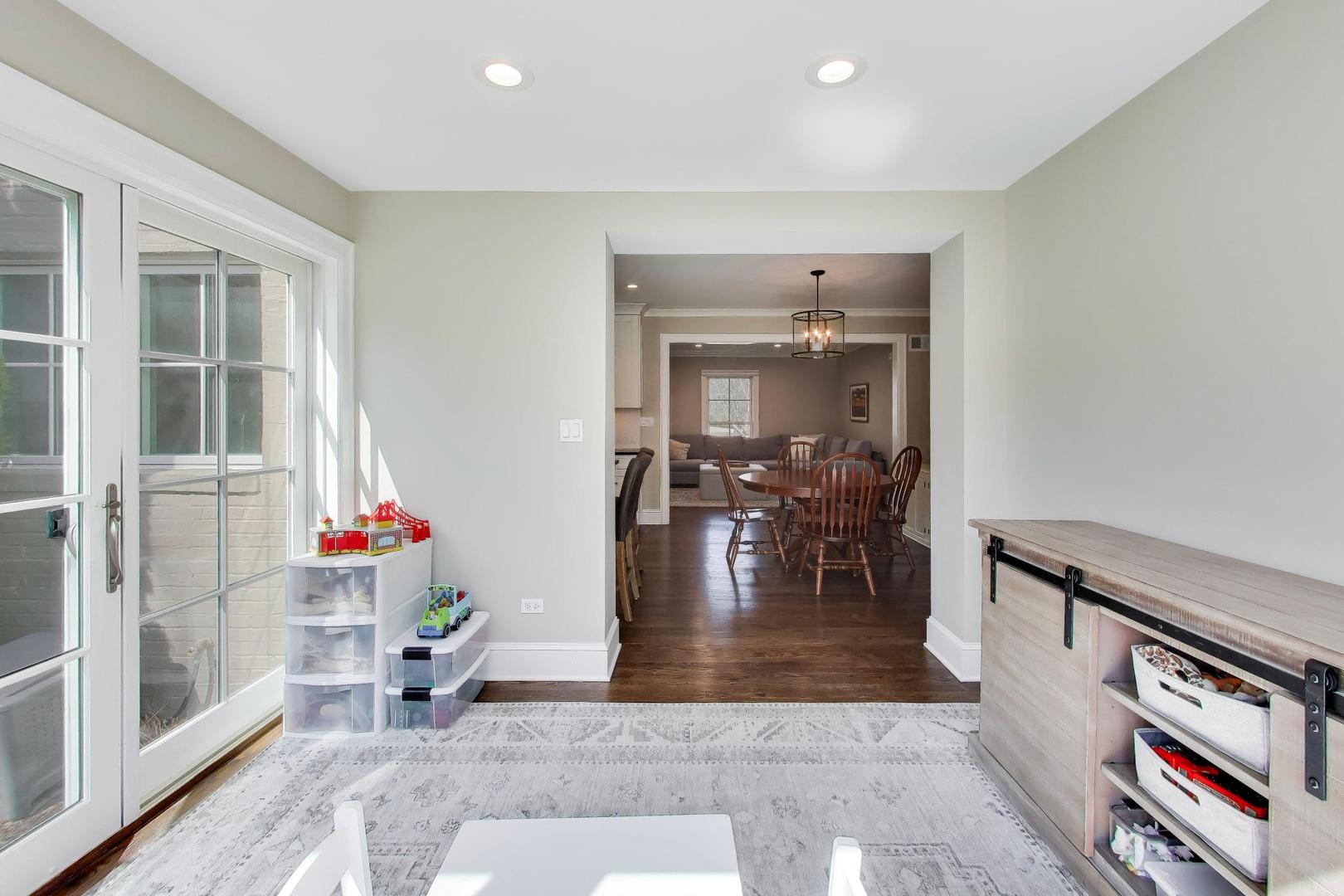 527 Mayfair Road Arlington Heights, IL 60005 - Photo 14 of 34