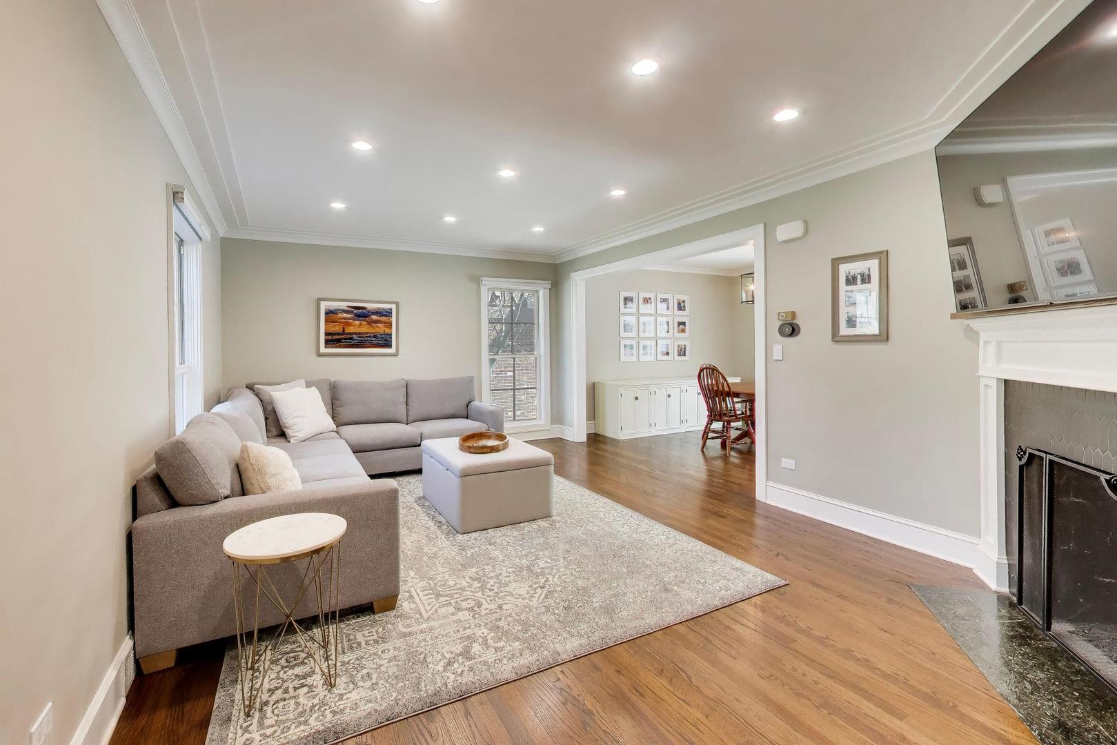 527 Mayfair Road Arlington Heights, IL 60005 - Photo 4 of 34