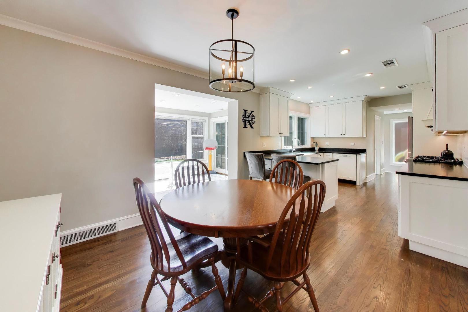 527 Mayfair Road Arlington Heights, IL 60005 - Photo 7 of 34