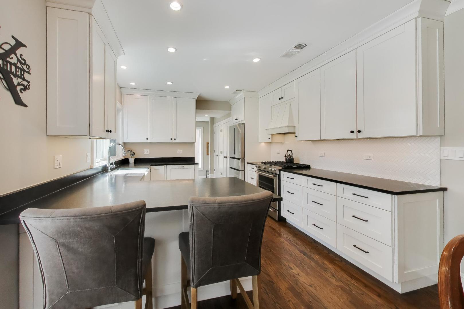 527 Mayfair Road Arlington Heights, IL 60005 - Photo 9 of 34