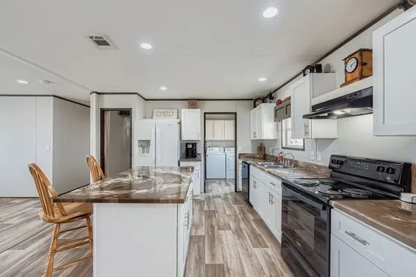 $290,000 | 130 Zafiro Lane, Del Valle, TX 78617