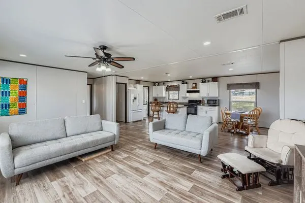 $290,000 | 130 Zafiro Lane, Del Valle, TX 78617