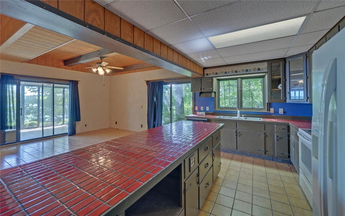 45 Deans Point Martin, GA 30557 - Photo 12 of 50 Gallery Image 12