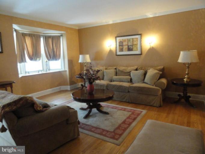 1503 Ralworth Road Baltimore, MD 21218 - Photo 2 of 11 Living Room