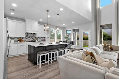 $598,000 | 256 Conifer Cliff Drive, Montgomery, TX 77316