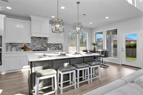 $598,000 | 256 Conifer Cliff Drive, Montgomery, TX 77316