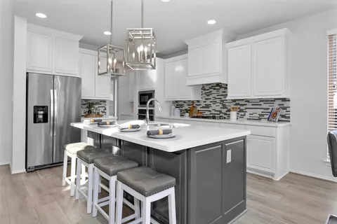 $598,000 | 256 Conifer Cliff Drive, Montgomery, TX 77316