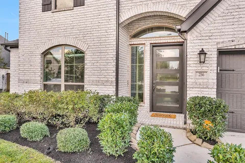 $598,000 | 256 Conifer Cliff Drive, Montgomery, TX 77316