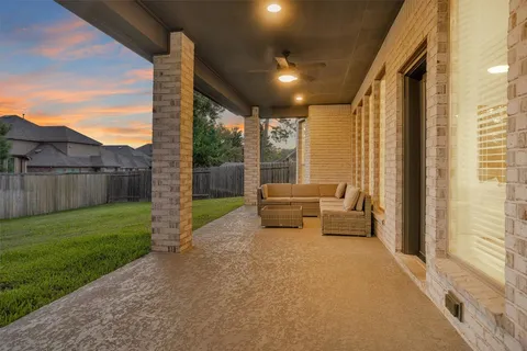 $598,000 | 256 Conifer Cliff Drive, Montgomery, TX 77316