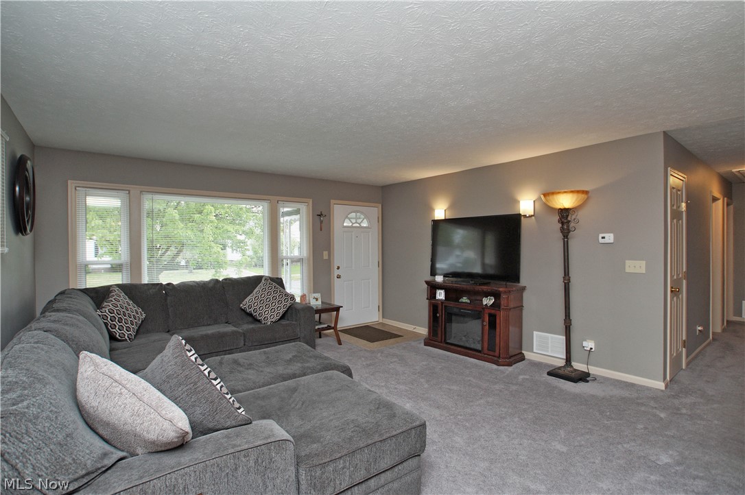 352 Clarmont Road Willowick, OH 44095 - Photo 5 of 29