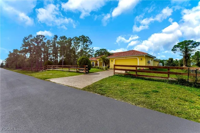 $400,000 | 909 Magnolia Avenue, Lehigh Acres, FL 33972