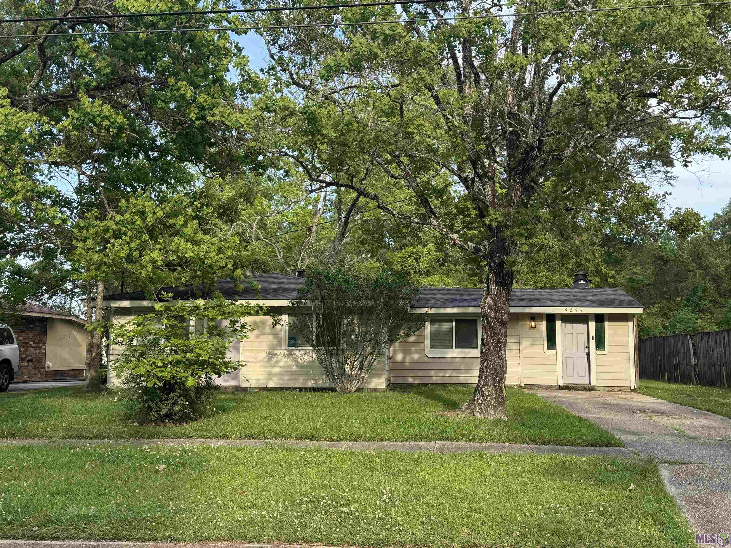 9254 Corlett Drive Baton Rouge, LA 70811 - Photo 2 of 12