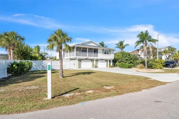 $995,000 | 8302 Marina Drive, Holmes Beach, FL 34217