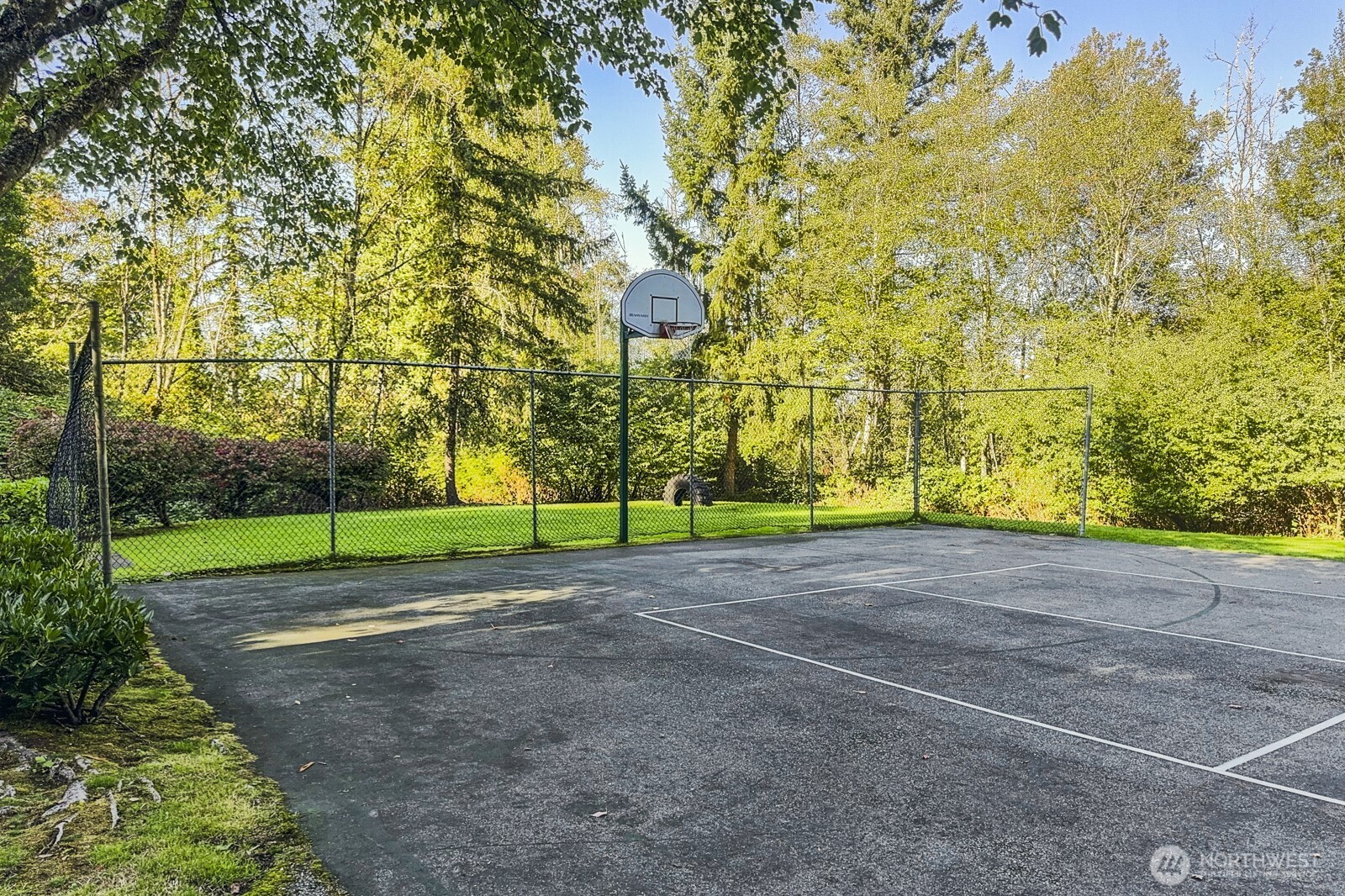 17204 123rd Place Northeast, Unit N304 Bothell, WA 98011 - Photo 38 of 40 a view of a basketball court