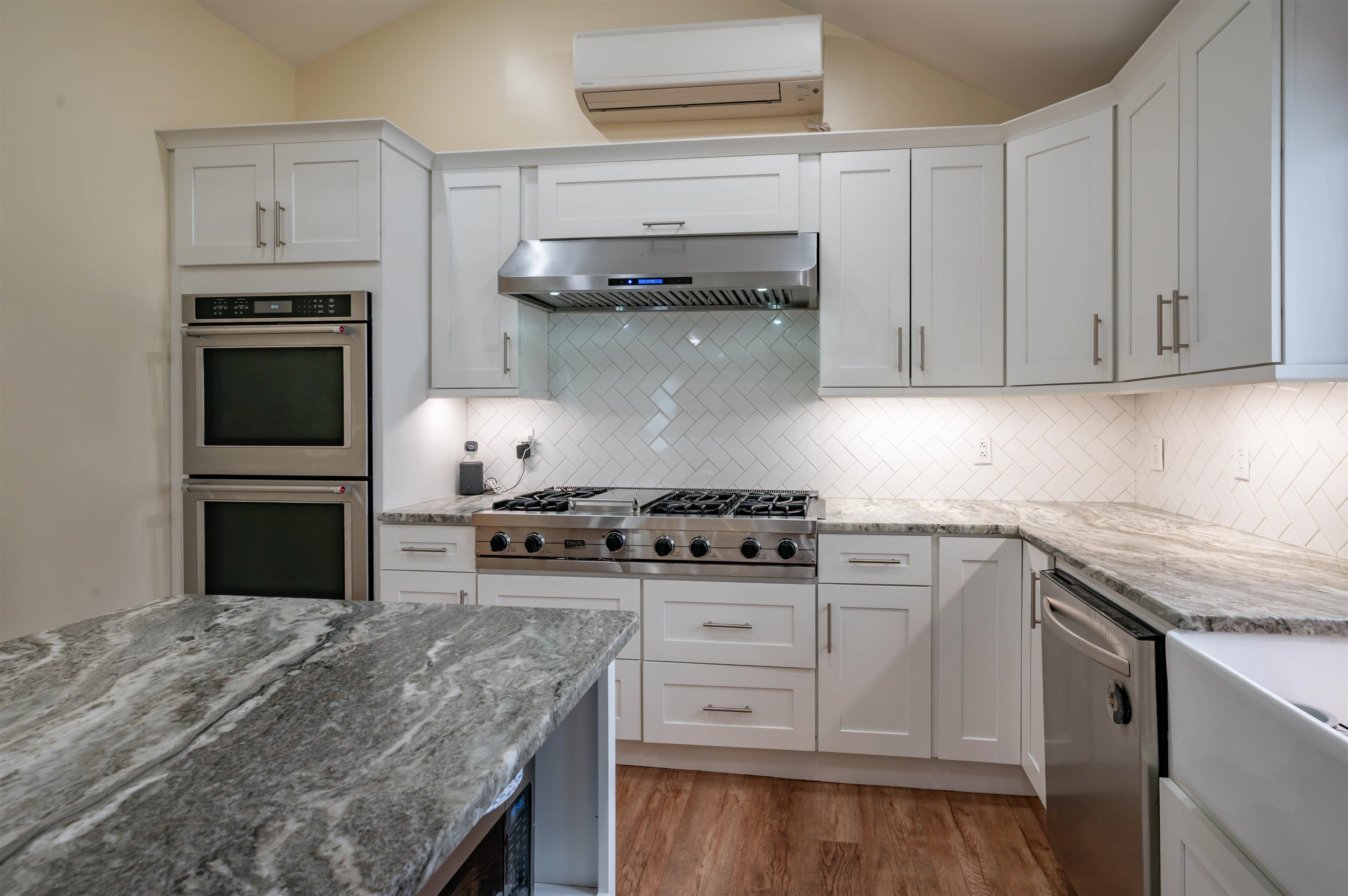 29 Dickerman Street Nashua, NH 03060 - Photo 4 of 57