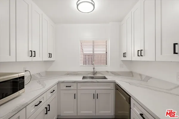 $3,500 | 1904 11th Street, Unit 8, Santa Monica, CA 90404